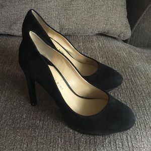 Gianni Bini Black Suede Round Toe Heel